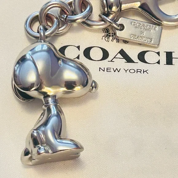 Coach x Peanuts Snoopy Keychain/ Bag Charm - Picture 10 of 16
